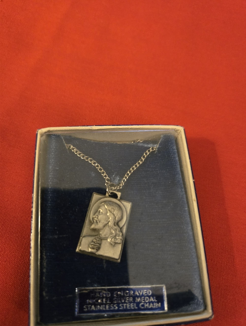 Vintage:Gold-tone Jesus Pendant Necklace - Picture 4 of 4